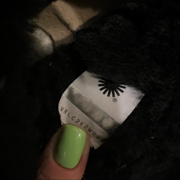 Ugg boot, size 6, black with bow - Picture 5 of 10